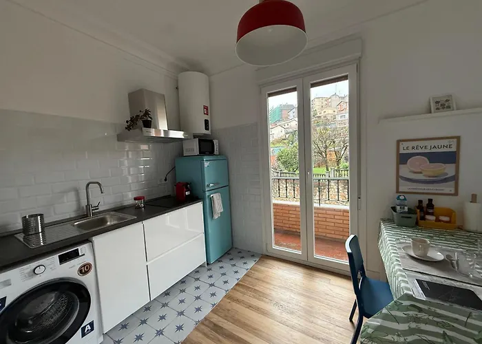 Gran Bilbao Laga Apartment *