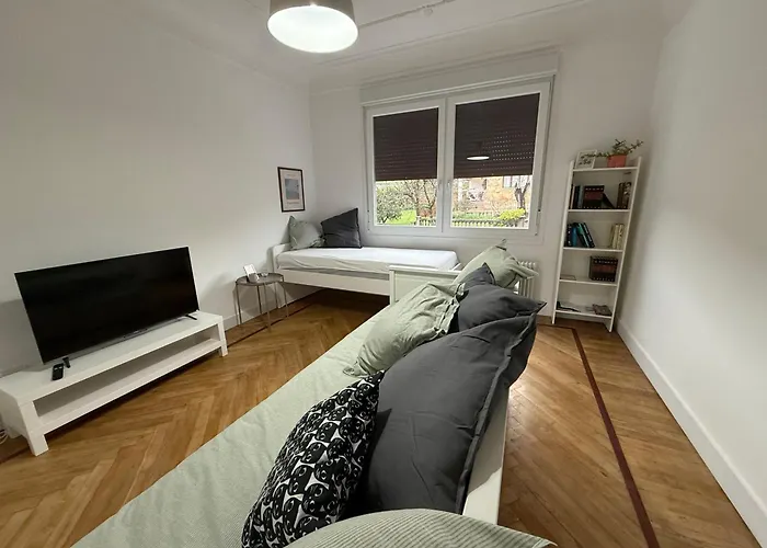 Gran Bilbao Laga Apartment *