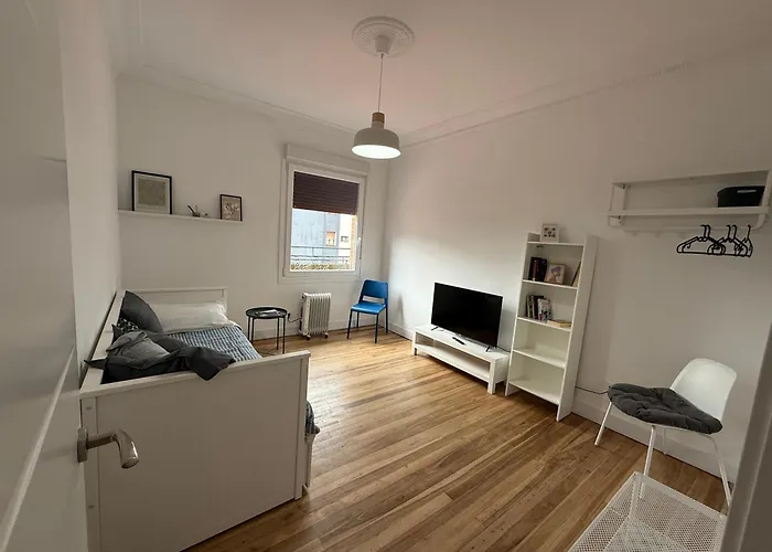 Gran Bilbao Laga Apartment *